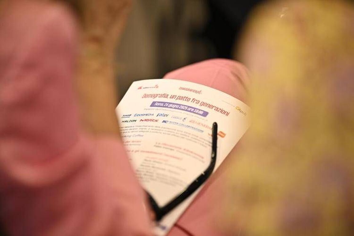Sberna (Fdi): "Natalità è emergenza pubblica, serve politica demografica integrata"