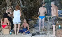 L'Isola dei Famosi, esplode il "cacca-gate": "Lite furibonda, una naufraga l'ha pestata con il piede"