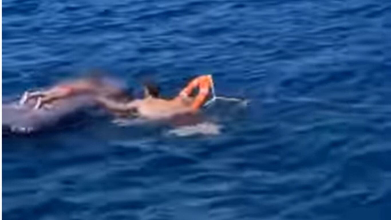 Torre Annunziata - Rovigliano: bimbo trascinato al largo su un materassino, salvato dalla Capitaneria