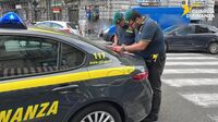 Napoli - La Guardia di Finanza individua 6 tassisti abusivi, 2 dei quali senza patente