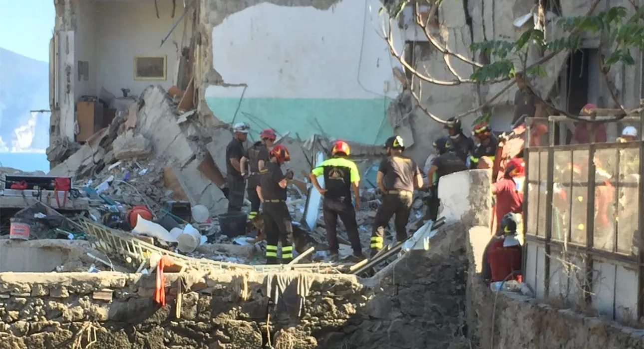 Torre Annunziata - Crollo Rampa Nunziante: la città ricorda le otto vittime innocenti