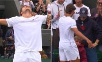 Cobolli, festa e lacrime a Wimbledon: l'abbraccio con Bove